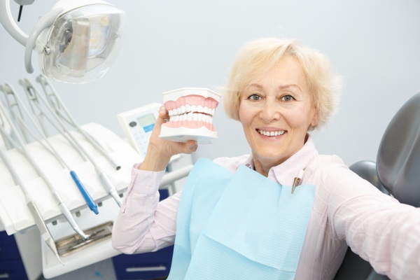 What Kind of Glue Can Be Used to Repair Dentures? - Mont